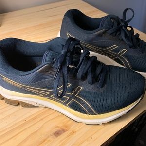 Asics women size 7